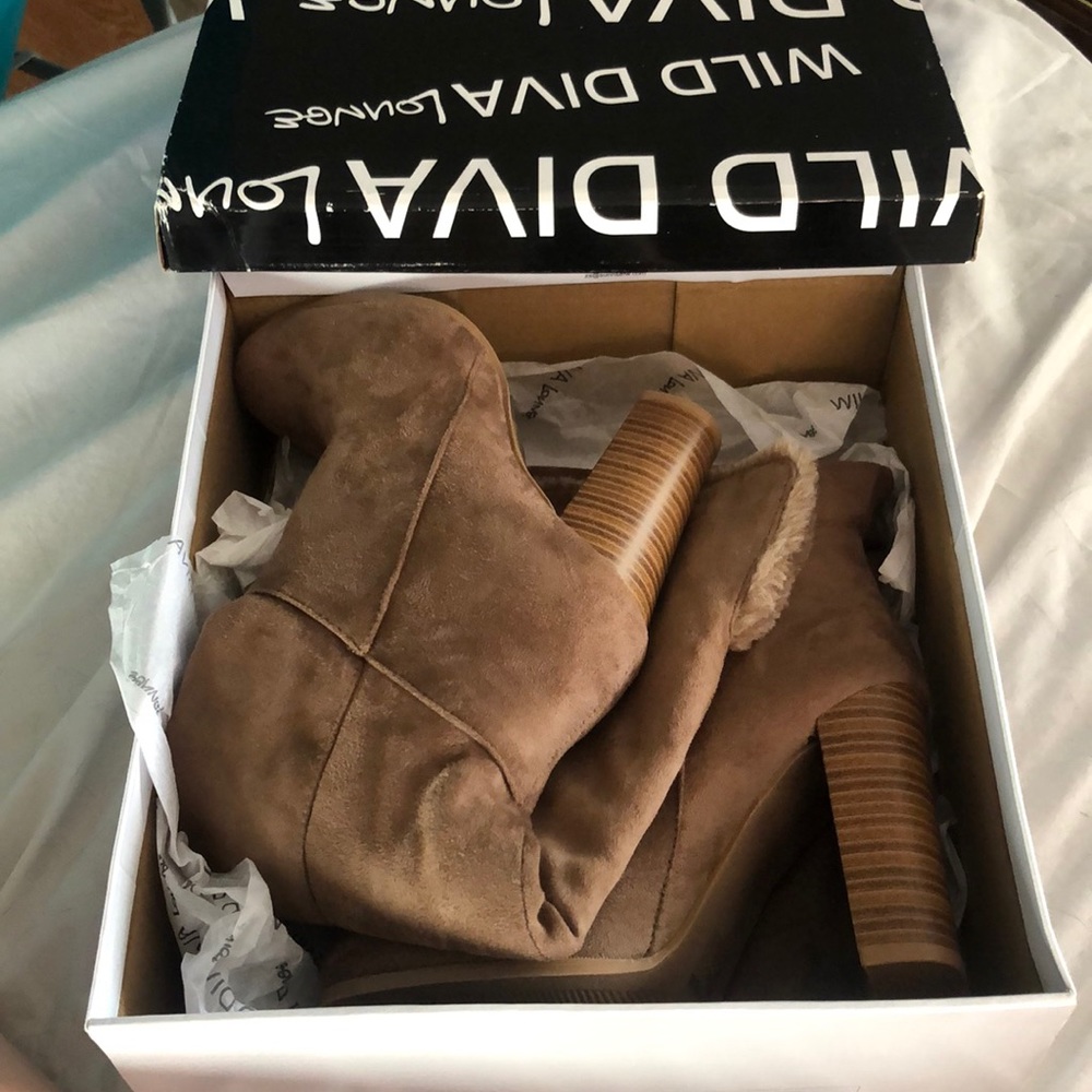 High heel boots, NEVER WORN